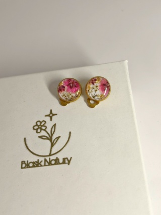 Klipsy z Żywicy z Suszonymi Kwiatami – Biżuteria Handmade | Blask Natury