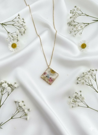 Naszyjnik z bukietem kwiatów