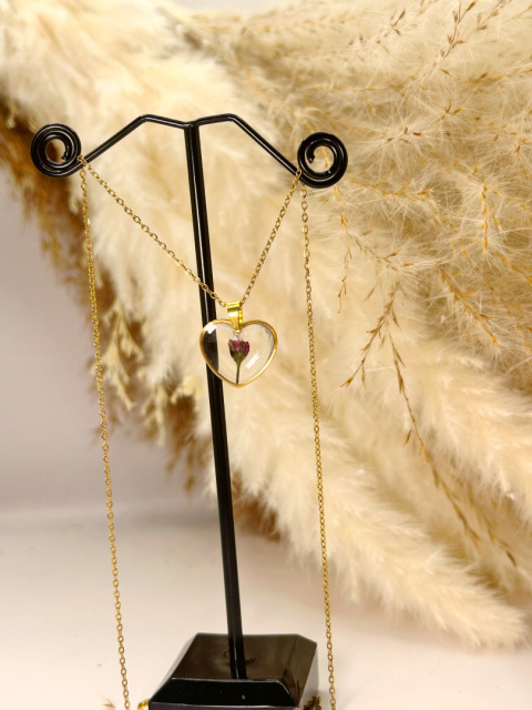 Ręcznie robiony naszyjnik z żywicy z zatopioną różą na pozłacanym łańcuszku – biżuteria handmade marki Blask Natury Ręcznie robiony naszyjnik z żywicy z zatopioną różą na pozłacanym łańcuszku – biżuteria handmade marki Blask Natury