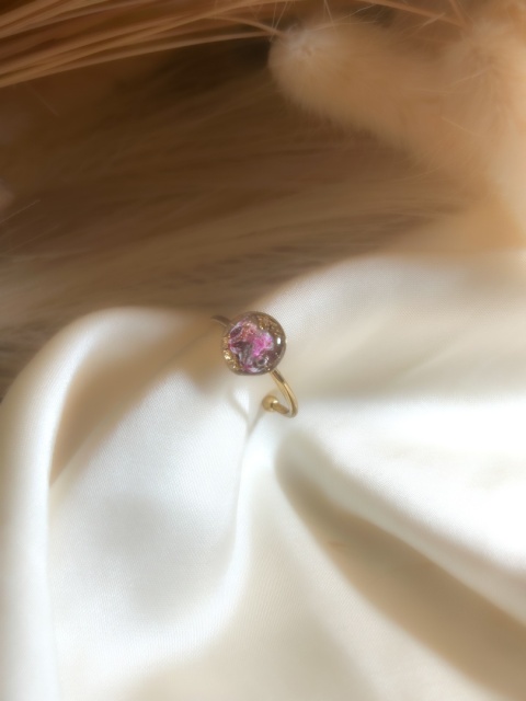 pierścionek z kwiatami gipsówki ręcznie robiony