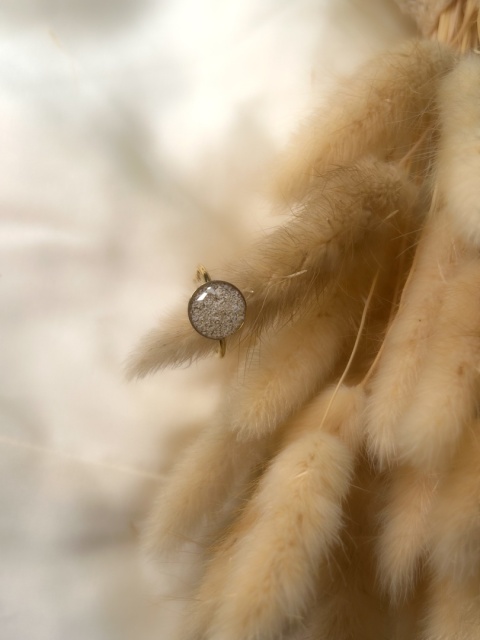 Pierścionek z żywicy z piaskiem z egipskich plaż – biżuteria handmade Blask Natury