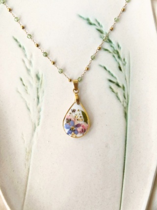 Naszyjnik z niezapominajką i zielonym turmalinem