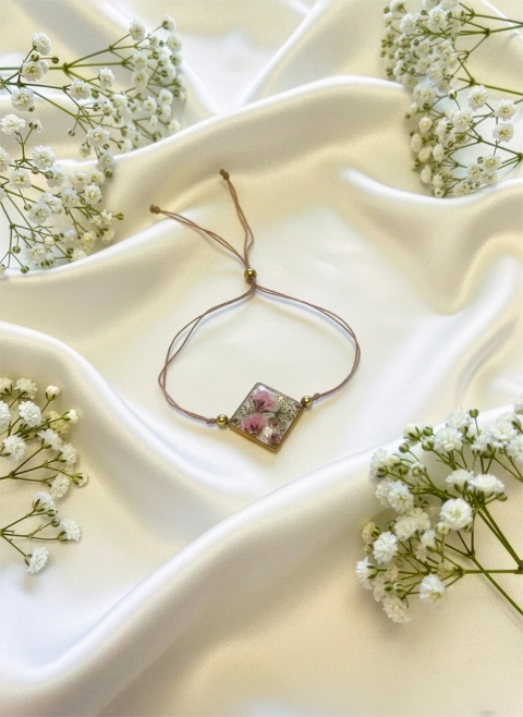 bransoletka na jedwabnym sznurku