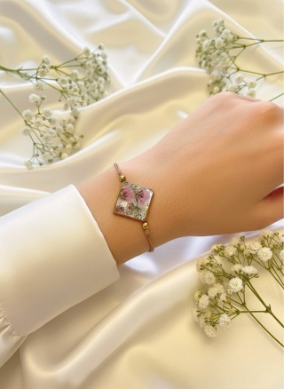 Bransoletka z kwiatami na jedwabnym sznurku z regulacją