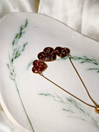 Świąteczna bransoletka serca – ręcznie robiona, elegancka i wyjątkowa