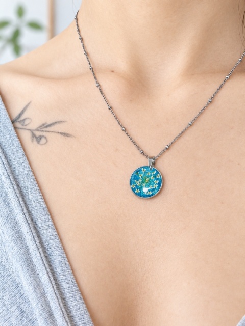 Turkusowy naszyjnik handmade z prawdziwymi kwiatami