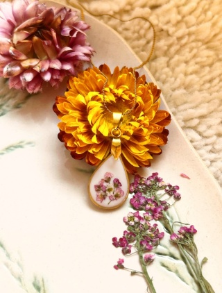 Naszyjnik z prawdziwą smagliczką w żywicy