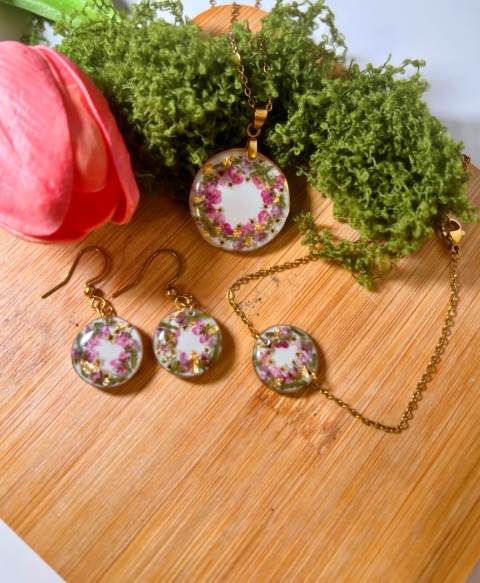 komplet biżuterii z prawdziwymi kwiatami