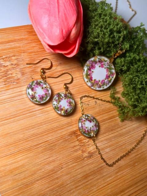 komplet biżuterii z prawdziwymi kwiatami