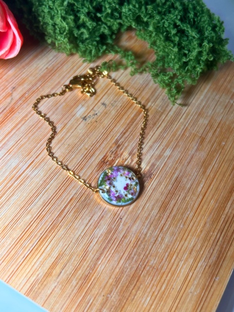 bransoletka z prawdziwymi kwiatami