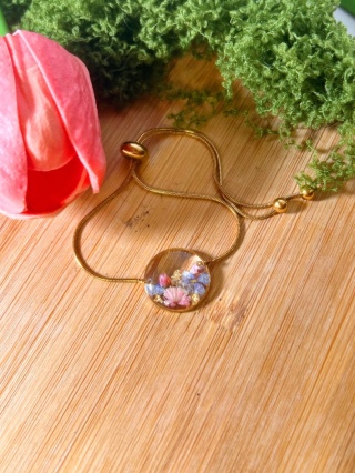 Delikatna bransoletka z kwiatami