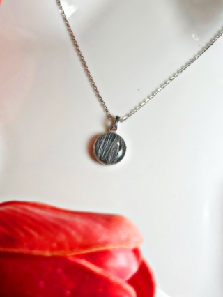 Naszyjnik personalizowany z sierścią – pamiątka na zawsze