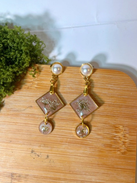 Kolczyki wiszące z kwiatami dzikiej marchwii handmade