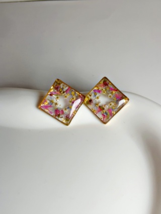 Zaczarowany Ogród – kolczyki z kwiatami w żywicy handmade